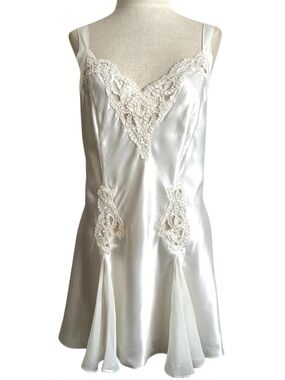 Victoria’s Secret Ivory Satin Sequin Lace Chemise Negligee Medium